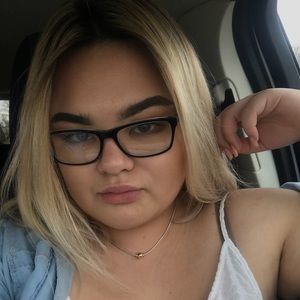 Meet your Posher, Caitlin